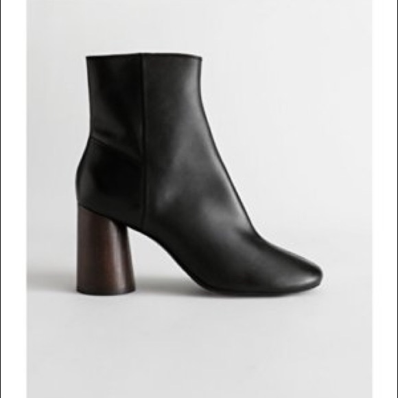 & Other Stories Genuine smooth leather ankle boots with an almond-shaped toe - Picture 2 of 8